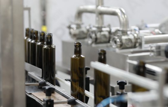 Maquinaria industrial para envasado de aceite de oliva
